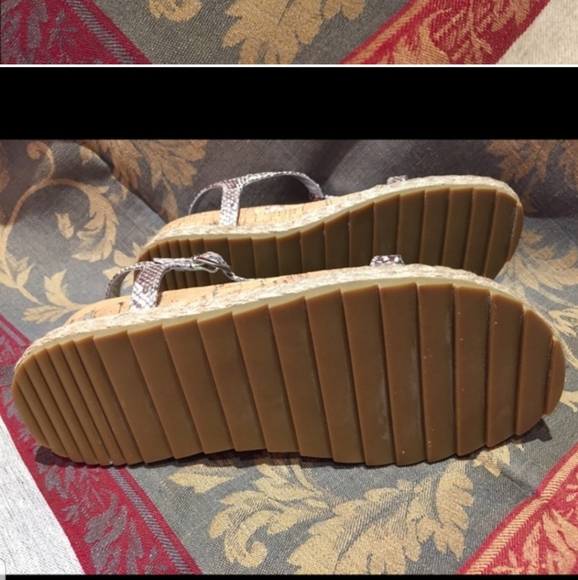 Donald J. Pliner metallic snake print sandals - Picture 3 of 4